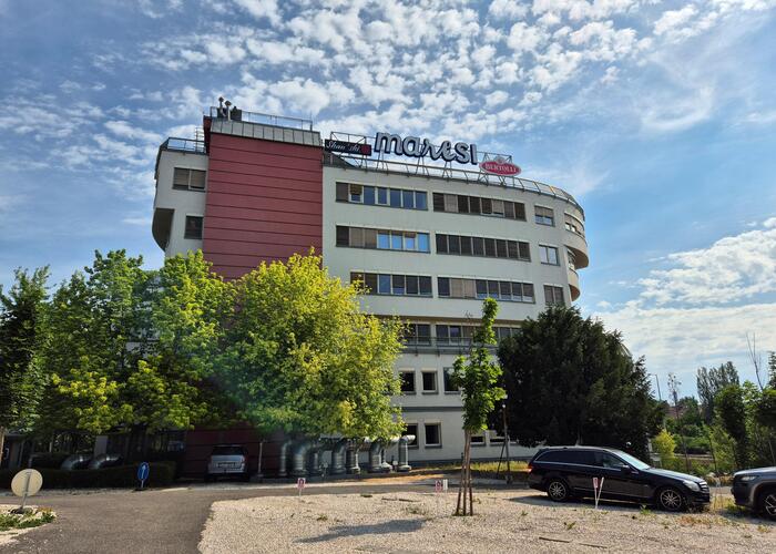 YACHT Irodaház
