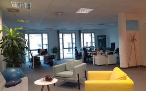  70 m2 Iroda - Bakáts Center Irodaház