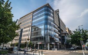  2070 m2 Iroda - ONEFORTY Irodaház