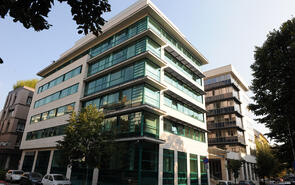  255 m2 Iroda - Medve Corner Irodaház