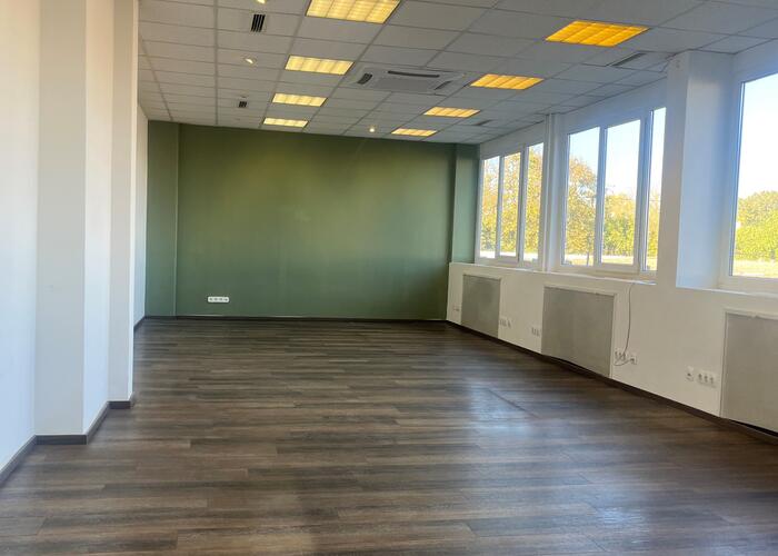 AUTÓKER Logisztikai Park IRODA kiadó